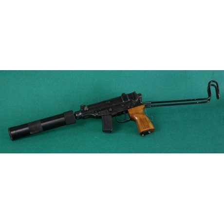 Samonabíjecí puška SA 61 s tlumičem