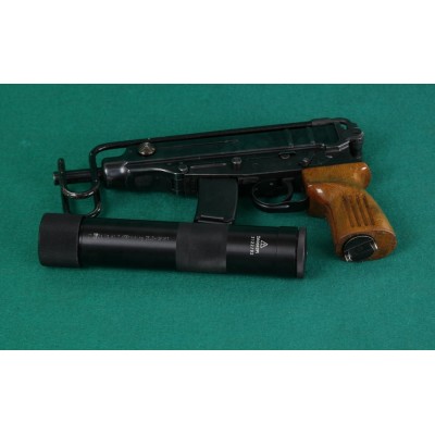 Samonabíjecí puška SA 61 s tlumičem