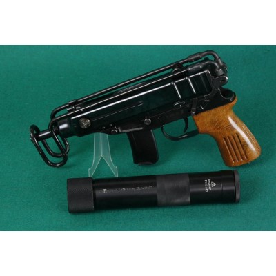 Samonabíjecí puška SA 61 s tlumičem