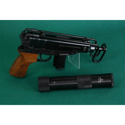 Samonabíjecí puška SA 61 s tlumičem