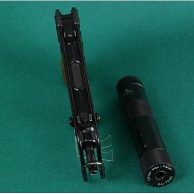 Samonabíjecí puška SA 61 s tlumičem