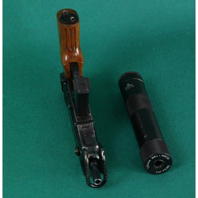 Samonabíjecí puška SA 61 s tlumičem