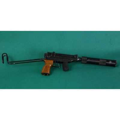 Samonabíjecí puška SA 61 s tlumičem