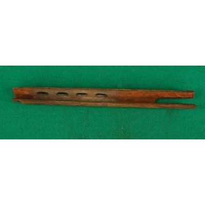 Nadpažbí s ventilačními otvory, rozměry v textu.