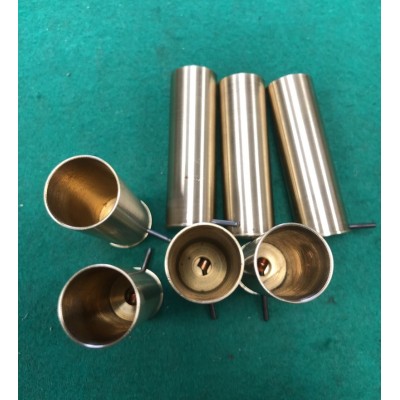 Mosazné dutinky ráže 12 Lefaucheux, opakovaně použitelné.