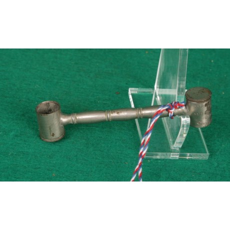 Dávkovač na prach a broky seříditelný