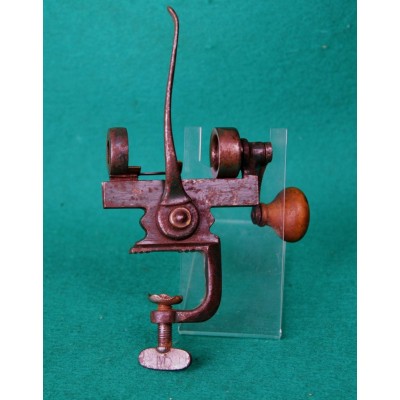 Zakružovačka na brokové náboje kal. 12, značková.