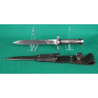 Bajonet pro Mauser 96 švédský se závěsníkem, v.č. 402
