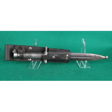 Bajonet pro Mauser 96 švédský se závěsníkem, v.č. 402