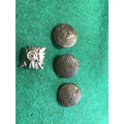 Konvolut knoflíků a hodostního označení Wehrmacht